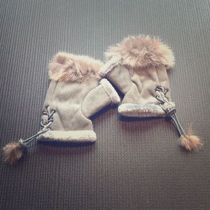 Super soft fuzzy gloves NWOT